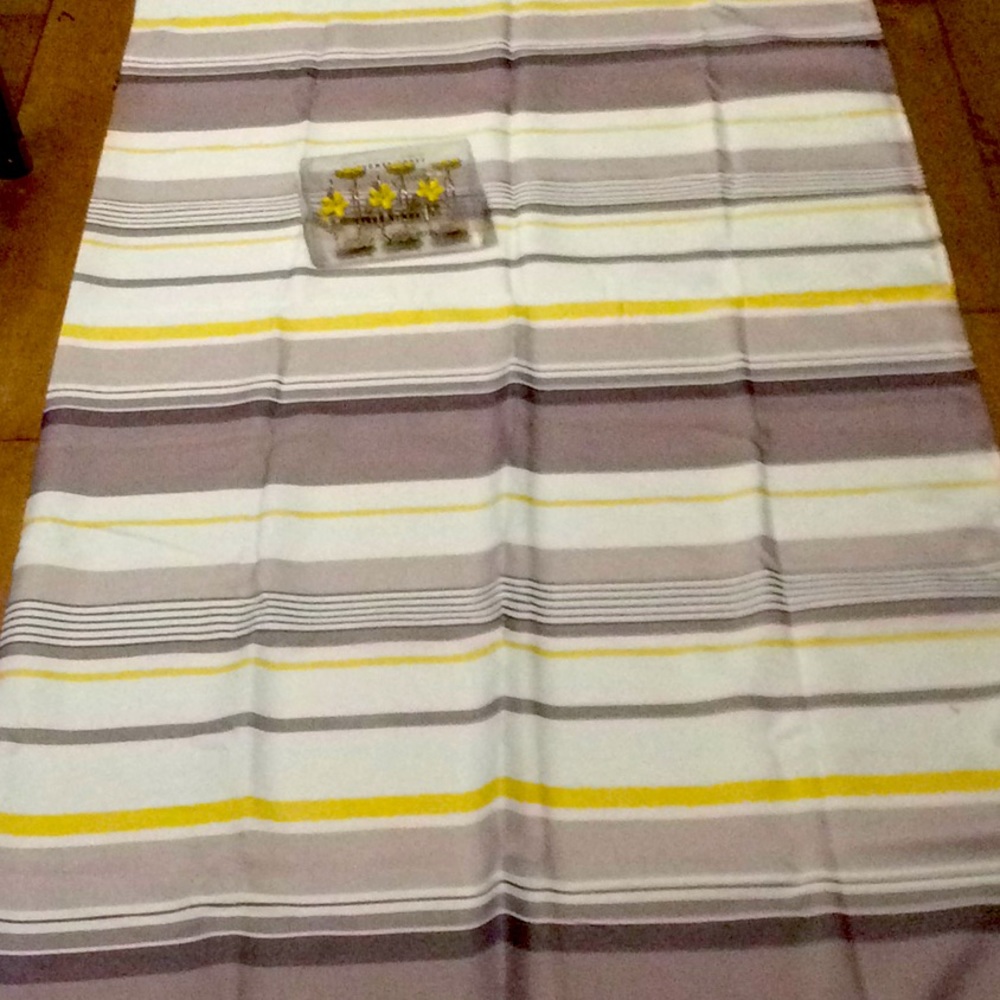 NWOT Full size shower curtain & 12 marching hooks.